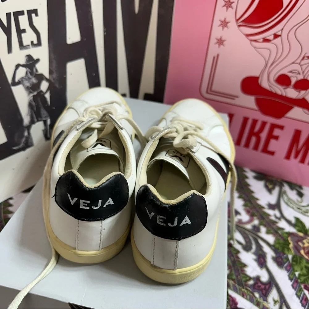 Veja women’s sz 8 sneakers